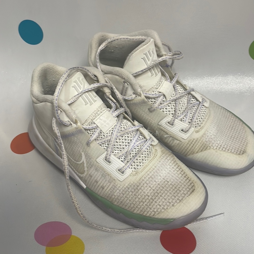 Girls basketball shoes